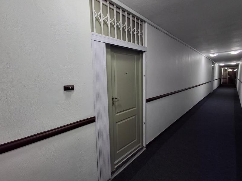 1 Bedroom Property for Sale in Newlands Western Cape